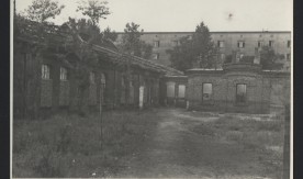 Parowozownia i budynek administracyjny. 12 sierpnia 1945 r.